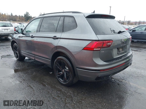 2024 Volkswagen Tiguan SE R-Line Black with VIN 3VV8B7AX8RM141105, listed as a IAAI auction lot 40923212 with 2,698 mi miles and . Bid and sale history available at DreamBid. Image 3.