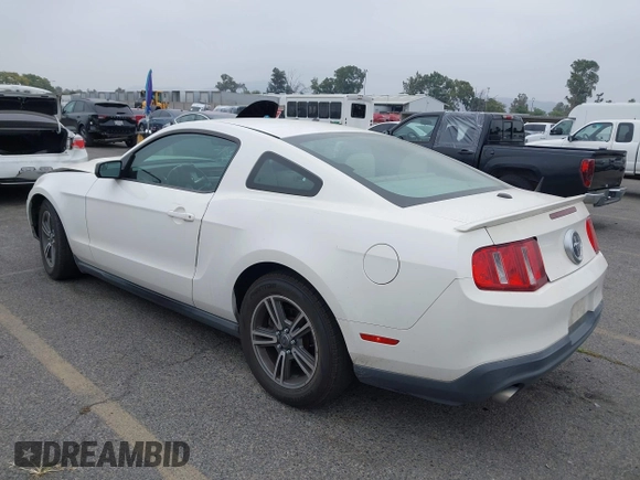 2011 Ford Mustang V6 z VIN 1ZVBP8AM6B5123048, wystawiony jako IAAI lot #42580989 z przebiegiem 192 185 mil mil oraz . Historia ofert i sprzedaży dostępna na DreamBid. Obrazek 3.