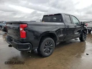 2020 Chevrolet Silverado 1500 Custom with VIN 1GCRWBEHXLZ339963, listed as a Copart auction lot 86070844 with 117,973 mi miles and Salvage Title. Bid and sale history available at carsss.com. Image 3.