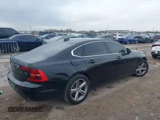 2018 Volvo S90 Momentum with VIN LVY982AK7JP025569, listed as a IAAI auction lot 41684964 with 102,815 mi miles. Bid and sale history available at carsss.com. Image 4.