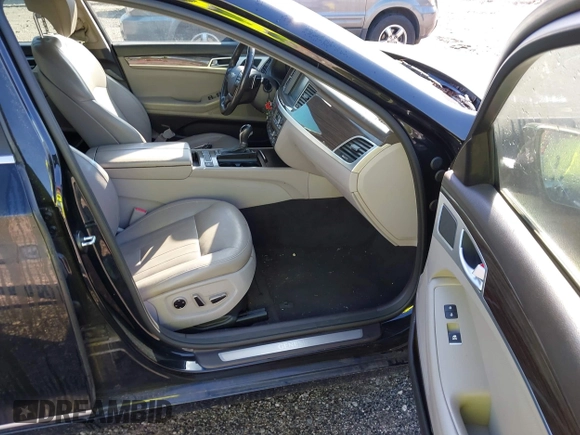 2016 Hyundai Genesis 3.8L z VIN KMHGN4JEXGU133770, wystawiony jako IAAI lot #41995242 z przebiegiem 181 715 mil mil oraz . Historia ofert i sprzedaży dostępna na DreamBid. Obrazek 5.