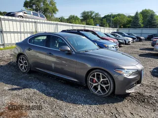 2020 Alfa Romeo Giulia Ti with VIN ZARFANBN1L7639146, listed as a Copart auction lot 60376234 with 31,675 mi miles and Salvage Title. Bid and sale history available at carsss.com. Image 4.