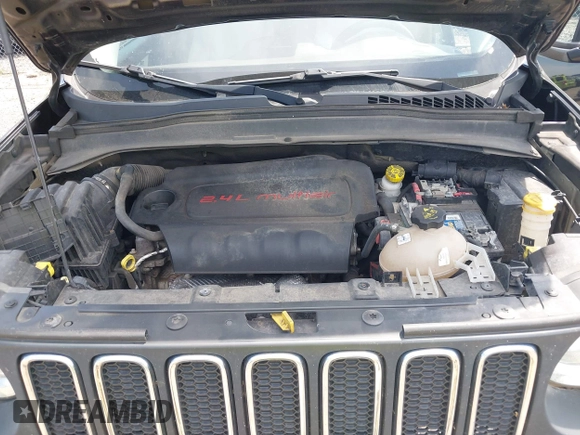 2015 Jeep Renegade Latitude with VIN ZACCJBBT2FPC27884, listed as a IAAI auction lot 39640157 with 136,632 mi miles. Bid and sale history available at carsss.com. Image 10.