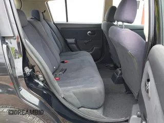 2009 Nissan Versa S z VIN 3N1BC13E49L480172, wystawiony jako IAAI lot #42349573 z przebiegiem 156 811 mil mil oraz . Historia ofert i sprzedaży dostępna na DreamBid. Obrazek 8.