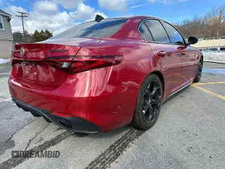 2020 Alfa Romeo Giulia Ti Sport z VIN ZARFAMBN7L7626380, wystawiony jako Copart lot #47583435 z przebiegiem 63 898 mil mil oraz Czysty tytuł • Clean title. Historia ofert i sprzedaży dostępna na DreamBid. Obrazek 3.