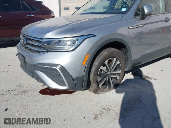 2024 Volkswagen Tiguan S с VIN 3VVFB7AX3RM045163, выставлен на аукционе IAAI как лот 41280613 с пробегом 7 705 миль миль и . История ставок и продаж доступна на DreamBid. Изображение 17.