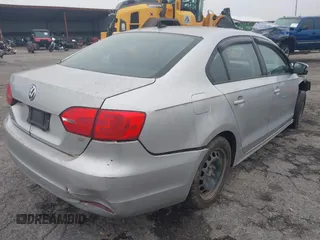 2014 Volkswagen Jetta SE with VIN 3VWD17AJXEM240334, listed as a IAAI auction lot 42116810 with 278,707 mi miles and . Bid and sale history available at DreamBid. Image 4.