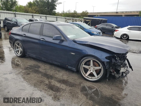2011 BMW 5 Series 535i z VIN WBAFR7C56BC606370, wystawiony jako Copart lot #55556995 z przebiegiem 156 282 mil mil oraz Szkody całkowita. Historia ofert i sprzedaży dostępna na DreamBid. Obrazek 4.