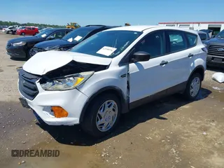 2017 Ford Escape S с VIN 1FMCU0F75HUD67692, выставлен на аукционе IAAI как лот 42558196 с пробегом 68 390 миль миль и . История ставок и продаж доступна на DreamBid. Изображение 18.