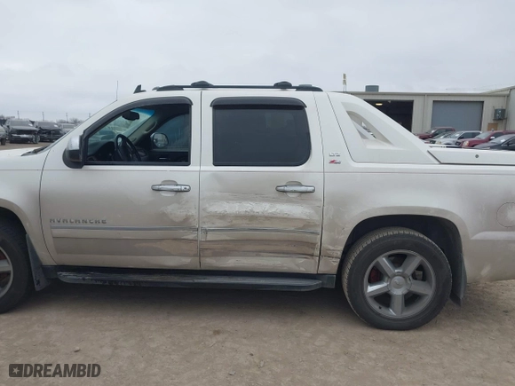 2011 Chevrolet Avalanche LTZ with VIN 3GNTKGE36BG180903, listed as a IAAI auction lot 41505201 with 134,095 mi miles. Bid and sale history available at carsss.com. Image 14.