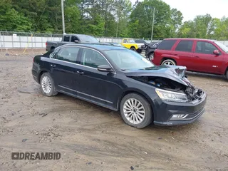 2017 Volkswagen Passat SE z VIN 1VWBT7A36HC018088, wystawiony jako IAAI lot #42236017 z przebiegiem 212 080 mil mil oraz . Historia ofert i sprzedaży dostępna na DreamBid. Obrazek 1.