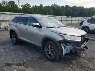 2019 Toyota Highlander LE with VIN 5TDBZRFH3KS975866, listed as a Copart auction lot 60226695 with 68,113 mi miles and Salvage title. Bid and sale history available at DreamBid. Image 4.