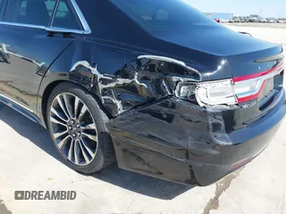 2019 Lincoln Continental Select z VIN 1LN6L9SKXK5614365, wystawiony jako IAAI lot #41723582 z przebiegiem 46 245 mil mil oraz . Historia ofert i sprzedaży dostępna na DreamBid. Obrazek 18.