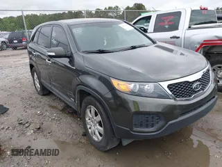 2013 Kia Sorento LX with VIN 5XYKTCA63DG332597, listed as a IAAI auction lot 41956047 with 180,570 mi miles. Bid and sale history available at carsss.com. Image 1.