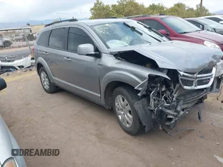 2019 Dodge Journey SE z VIN 3C4PDCBB0KT798928, wystawiony jako IAAI lot #42202721 z przebiegiem Nie podano mil oraz . Historia ofert i sprzedaży dostępna na DreamBid. Obrazek 1.