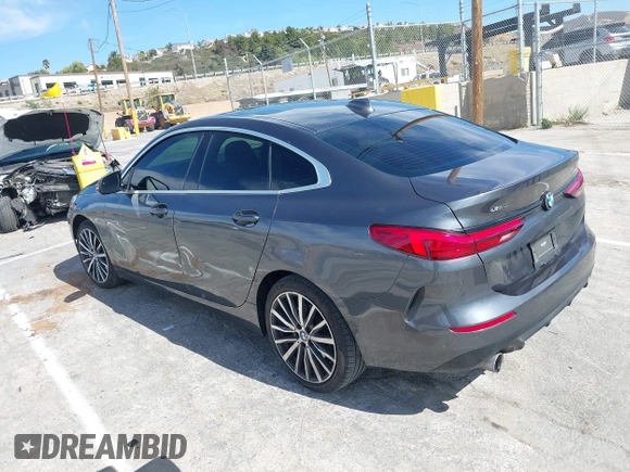 2021 BMW 2 Series 228i xDrive z VIN WBA73AK01M7G52079, wystawiony jako IAAI lot #41633040 z przebiegiem 41 108 mil mil oraz . Historia ofert i sprzedaży dostępna na DreamBid. Obrazek 3.