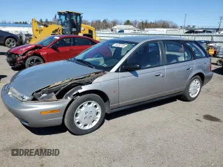 1997 Saturn SW z VIN 1G8ZK8274VZ194085, wystawiony jako Copart lot #50230135 z przebiegiem 211 051 mil mil oraz Szkody całkowita. Historia ofert i sprzedaży dostępna na DreamBid. Obrazek 1.