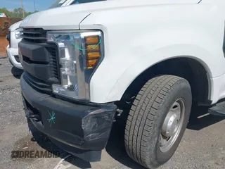 2019 Ford Super Duty F-250 SRW XL with VIN 1FDBF2A66KEG59711, listed as a IAAI auction lot 42058973 with 113,086 mi miles. Bid and sale history available at carsss.com. Image 6.