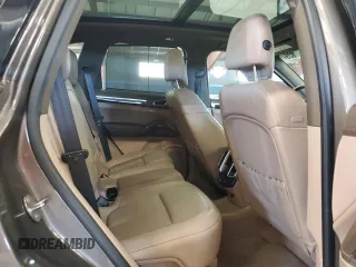 2013 Porsche Cayenne z VIN WP1AA2A29DLA11529, wystawiony jako Copart lot #49970825 z przebiegiem 72 111 mil mil oraz Tytuł czysty. Historia ofert i sprzedaży dostępna na DreamBid. Obrazek 11.
