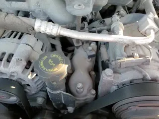 2005 Chevrolet Silverado 2500HD z VIN 1GCHC24285E150966, wystawiony jako Copart lot #84203594 z przebiegiem 205 701 mil mil oraz Szkoda całkowita • Salvage title. Historia ofert i sprzedaży dostępna na DreamBid. Obrazek 13.