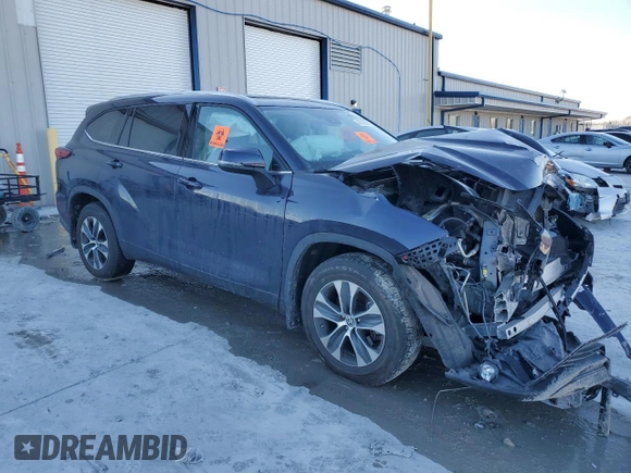 2021 Toyota Highlander XLE with VIN 5TDGZRBH5MS107592, listed as a Copart auction lot 54140165 with 4,957 mi miles and Salvage title. Bid and sale history available at DreamBid. Image 4.