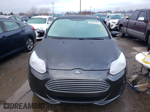 2016 Ford Focus Electric z VIN 1FADP3R46GL293146, wystawiony jako Copart lot #81911153 z przebiegiem 28 078 mil mil oraz . Historia ofert i sprzedaży dostępna na DreamBid. Obrazek 5.