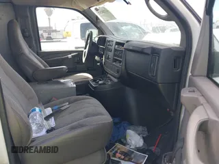 2008 Chevrolet Express Cargo Van with VIN 1GCGG25C181180278, listed as a IAAI auction lot 41720252 with 1 mi miles. Bid and sale history available at carsss.com. Image 5.