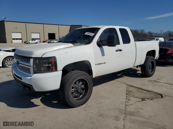 2007 Chevrolet Silverado 2500HD Work Truck with VIN 1GCHC29K17E510980, listed as a Copart auction lot 46946935 with 189,677 mi miles and Clean Title. Bid and sale history available at carsss.com. Image 1.