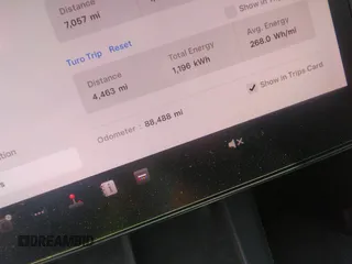 2022 Tesla Model Y Long Range z VIN 7SAYGDEE3NF385933, wystawiony jako IAAI lot #42059675 z przebiegiem 88 488 mil mil oraz . Historia ofert i sprzedaży dostępna na DreamBid. Obrazek 7.