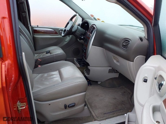 2006 Chrysler Town & Country LWB Touring with VIN 2A4GP54L06R721939, listed as a IAAI auction lot 41215141 with 178,220 mi miles. Bid and sale history available at carsss.com. Image 5.