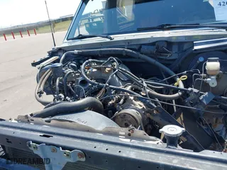 1988 Ford Bronco XL with VIN 1FMEU15N3JLA69197, listed as a IAAI auction lot 42082657 with 287,213 mi miles. Bid and sale history available at carsss.com. Image 10.