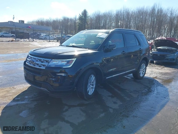 2018 Ford Explorer XLT with VIN 1FM5K8D88JGC89048, listed as a IAAI auction lot 41670425 with 97,498 mi miles. Bid and sale history available at carsss.com. Image 2.