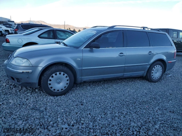 2004 Volkswagen Passat GL with VIN WVWND63B14E022060, listed as a Copart auction lot 87698025 with 165,526 mi miles and Salvage Title. Bid and sale history available at carsss.com. Image 1.