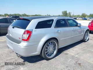 2006 Dodge Magnum R/T z VIN 2D4GV57256H374048, wystawiony jako IAAI lot #42142711 z przebiegiem 173 817 mil mil oraz . Historia ofert i sprzedaży dostępna na DreamBid. Obrazek 4.
