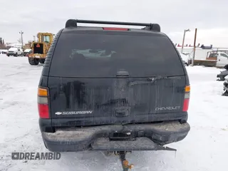 2005 Chevrolet Suburban Z71 with VIN 3GNFK16ZX5G284585, listed as a IAAI auction lot 41588062 with 212,848 mi miles. Bid and sale history available at carsss.com. Image 16.