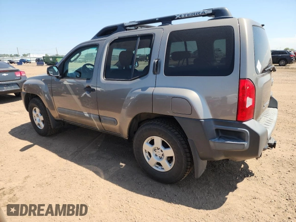 2005 Nissan Xterra S z VIN 5N1AN08W75C642635, wystawiony jako Copart lot #60155105 z przebiegiem 285 853 mil mil oraz Czysty tytuł • Clean title. Historia ofert i sprzedaży dostępna na DreamBid. Obrazek 2.