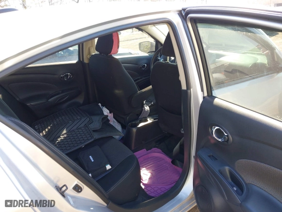 2019 Nissan Versa Sedan SV with VIN 3N1CN7AP2KL818910, listed as a IAAI auction lot 41542379 with 64,626 mi miles. Bid and sale history available at carsss.com. Image 8.