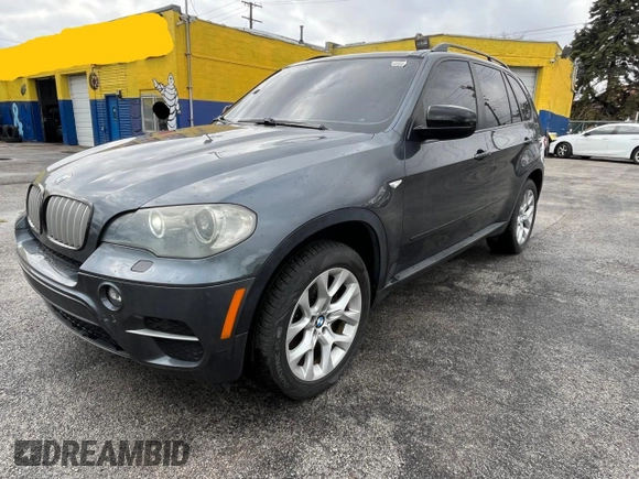 2011 BMW X5 35i with VIN 5UXZV4C58BL401755, listed as a Copart auction lot 49190535 with 104,082 mi miles and Clean Title. Bid and sale history available at carsss.com. Image 2.
