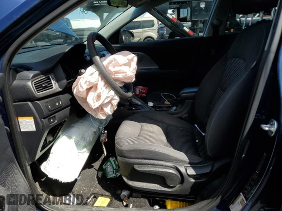 2018 Kia Niro FE with VIN KNDCB3LC3J5153586, listed as a Copart auction lot 67864184 with 86,574 mi miles and Salvage Title. Bid and sale history available at carsss.com. Image 7.