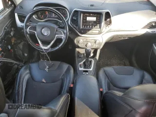 2018 Jeep Cherokee Latitude Plus z VIN 1C4PJMLX0JD622295, wystawiony jako Copart lot #57679075 z przebiegiem 123 743 mil mil oraz Szkoda całkowita • Salvage title. Historia ofert i sprzedaży dostępna na DreamBid. Obrazek 8.