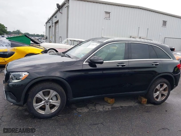 2018 Mercedes-Benz GLC with VIN WDC0G4KB4JV090897, listed as a IAAI auction lot 39966586 with 81,490 mi miles. Bid and sale history available at carsss.com. Image 14.