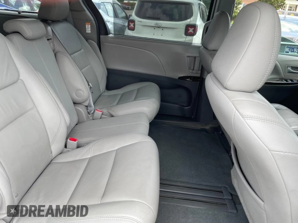 2016 Toyota Sienna XLE with VIN 5TDYK3DC3GS761177, listed as a Copart auction lot 61506935 with 134,732 mi miles and Clean title. Bid and sale history available at DreamBid. Image 6.