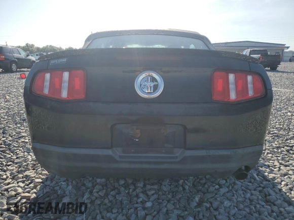 2010 Ford Mustang V6 z VIN 1ZVBP8ENXA5179334, wystawiony jako Copart lot #57404715 z przebiegiem 109 012 mil mil oraz Szkoda całkowita • Salvage title. Historia ofert i sprzedaży dostępna na DreamBid. Obrazek 6.