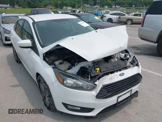 2018 Ford Focus SE z VIN 1FADP3FE7JL211008, wystawiony jako IAAI lot #42359974 z przebiegiem 41 776 mil mil oraz . Historia ofert i sprzedaży dostępna na DreamBid. Obrazek 1.