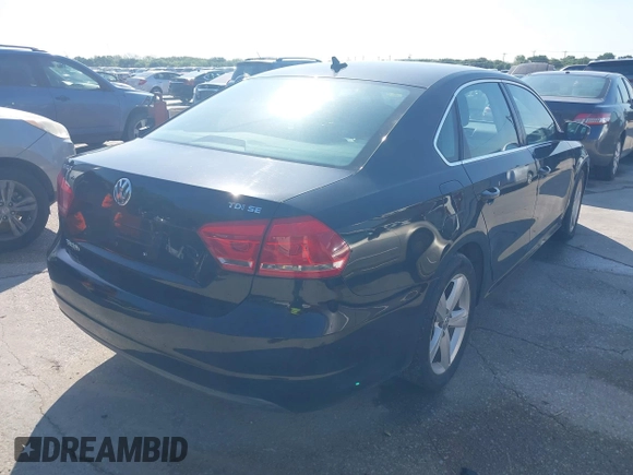 2013 Volkswagen Passat SE z VIN 1VWBN7A36DC061933, wystawiony jako IAAI lot #41972986 z przebiegiem 171 069 mil mil oraz . Historia ofert i sprzedaży dostępna na DreamBid. Obrazek 4.