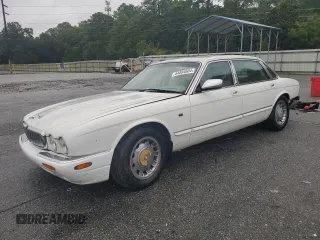 1999 Jaguar XJ z VIN SAJKX6049XC858040, wystawiony jako Copart lot #64894604 z przebiegiem 218 054 mil mil oraz Szkoda całkowita • Salvage title. Historia ofert i sprzedaży dostępna na DreamBid. Obrazek 1.