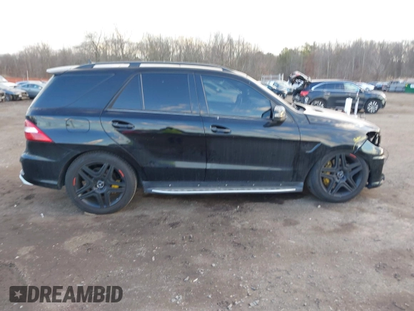 2014 Mercedes-Benz M 63 AMG z VIN 4JGDA7EBXEA306024, wystawiony jako IAAI lot #41452811 z przebiegiem 98 510 mil mil oraz . Historia ofert i sprzedaży dostępna na DreamBid. Obrazek 13.