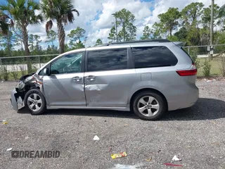 2018 Toyota Sienna LE Auto Access Seat with VIN 5TDKZ3DC5JS945951, listed as a IAAI auction lot 41689856 with 103,537 mi miles. Bid and sale history available at carsss.com. Image 15.