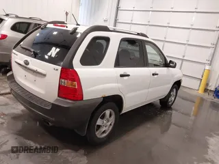 2007 Kia Sportage LX with VIN KNDJF724877399530, listed as a IAAI auction lot 41696698 with 124,967 mi miles. Bid and sale history available at carsss.com. Image 4.