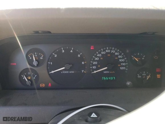 2002 Jeep Grand Cherokee Laredo with VIN 1J4GW48S72C298133, listed as a Copart auction lot 43973315 with 266,437 mi miles and Salvage Title. Bid and sale history available at carsss.com. Image 9.
